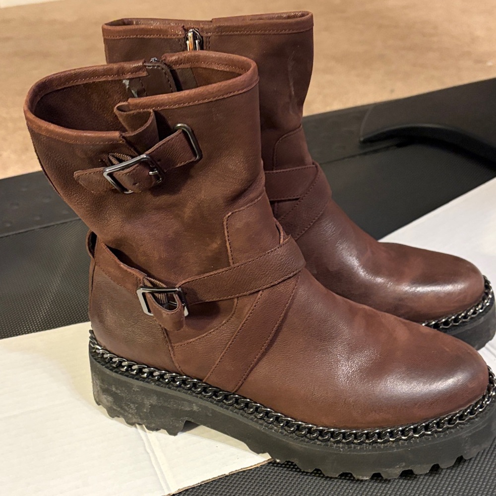Vince Camuto Dark Brown Combat style Boots. 8M/ 38.5. Side zip. - Picture 2 of 13